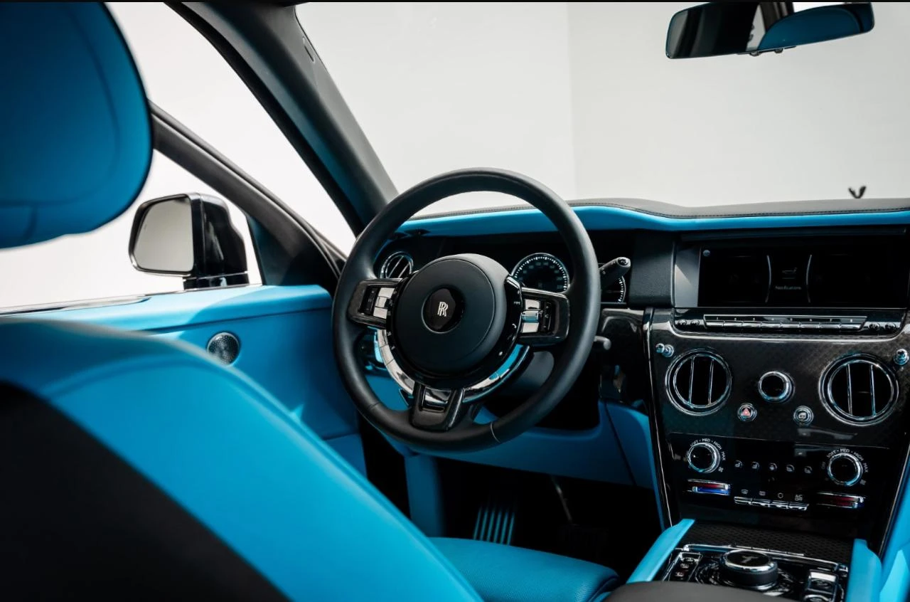 Rolls-Royce Rolls Royce Cullinan Black Badge 2023 - Luxury Car thumbnail NaN